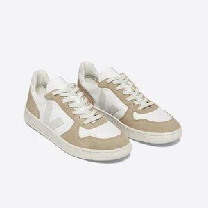 Veja | V-10 in Extra White Natural Sahara NEW in Box